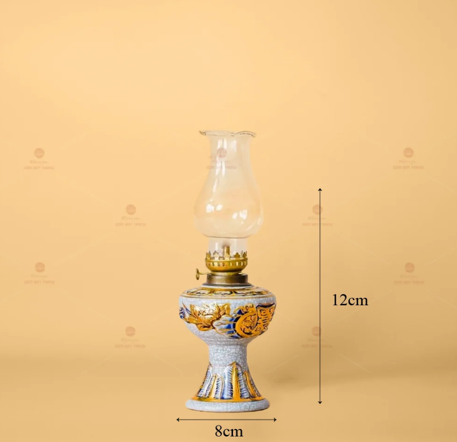 Số Lượng Đèn Dầu men rạn Bát Tràng Trên Bàn Thờ.png